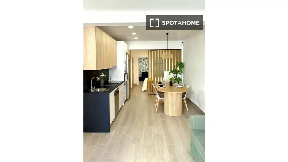 Fotografía del inmueble reportado: 2.500 €/mes — Valdeacederas, Madrid