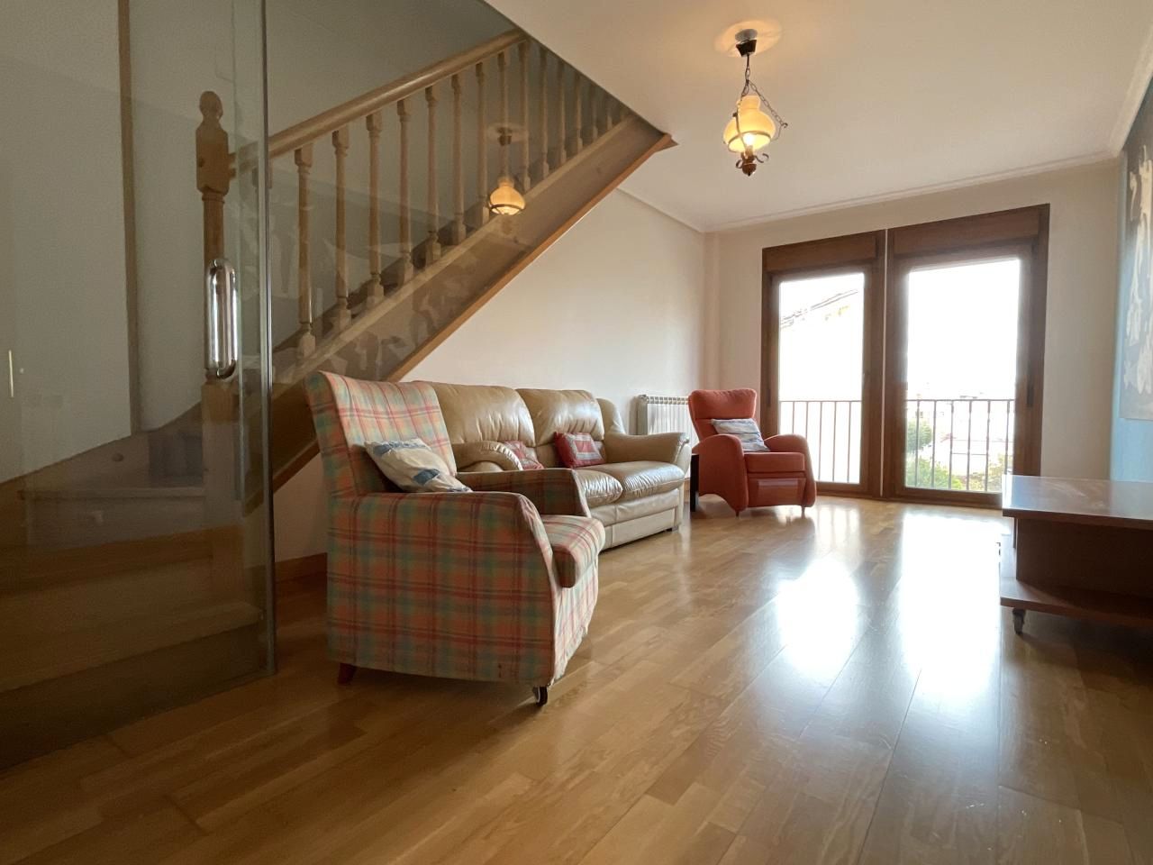 Sala d'estar de Dúplex en venda en Santo Domingo de la Calzada amb Calefacció, Parquet i Terrassa