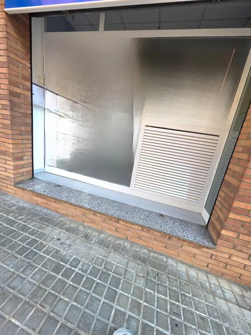 Vista exterior de Local de alquiler en Mataró con Aire acondicionado y Alarma