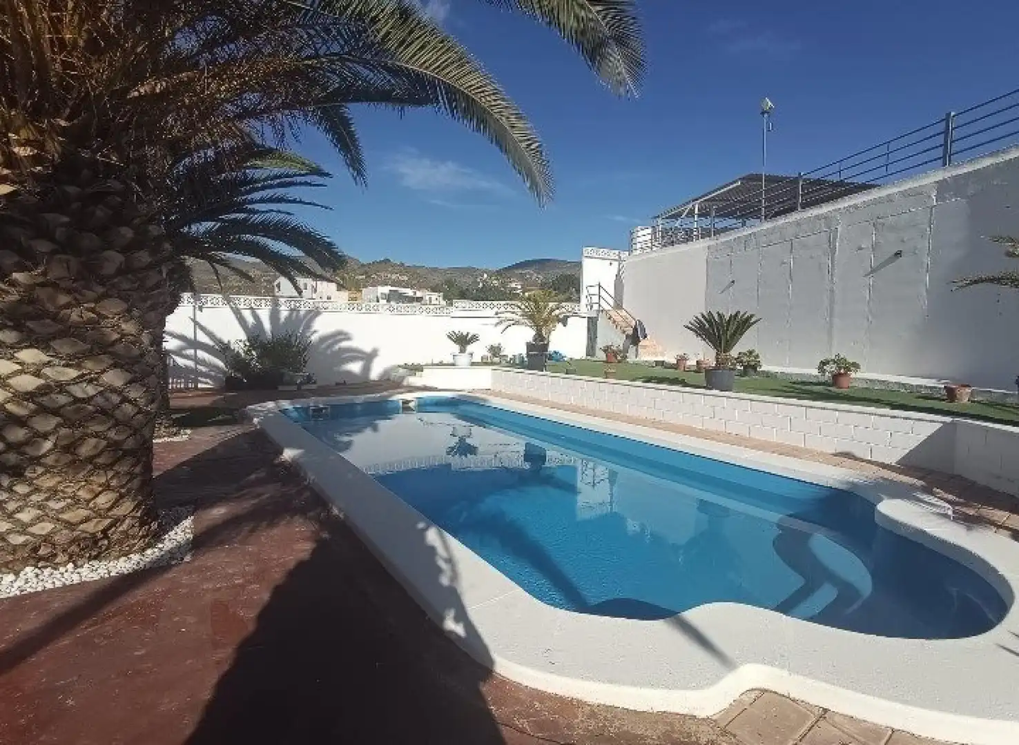 Schwimmbecken von Einfamilien-Reihenhaus zum Verkauf in Petrer mit Klimaanlage, Heizung und Gemeinschaftspool