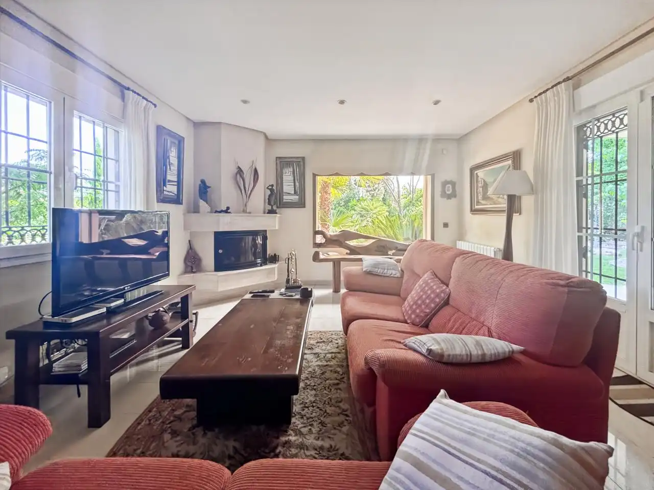 Sala d'estar de Casa o xalet en venda en Galapagar amb Calefacció, Jardí privat i Parquet
