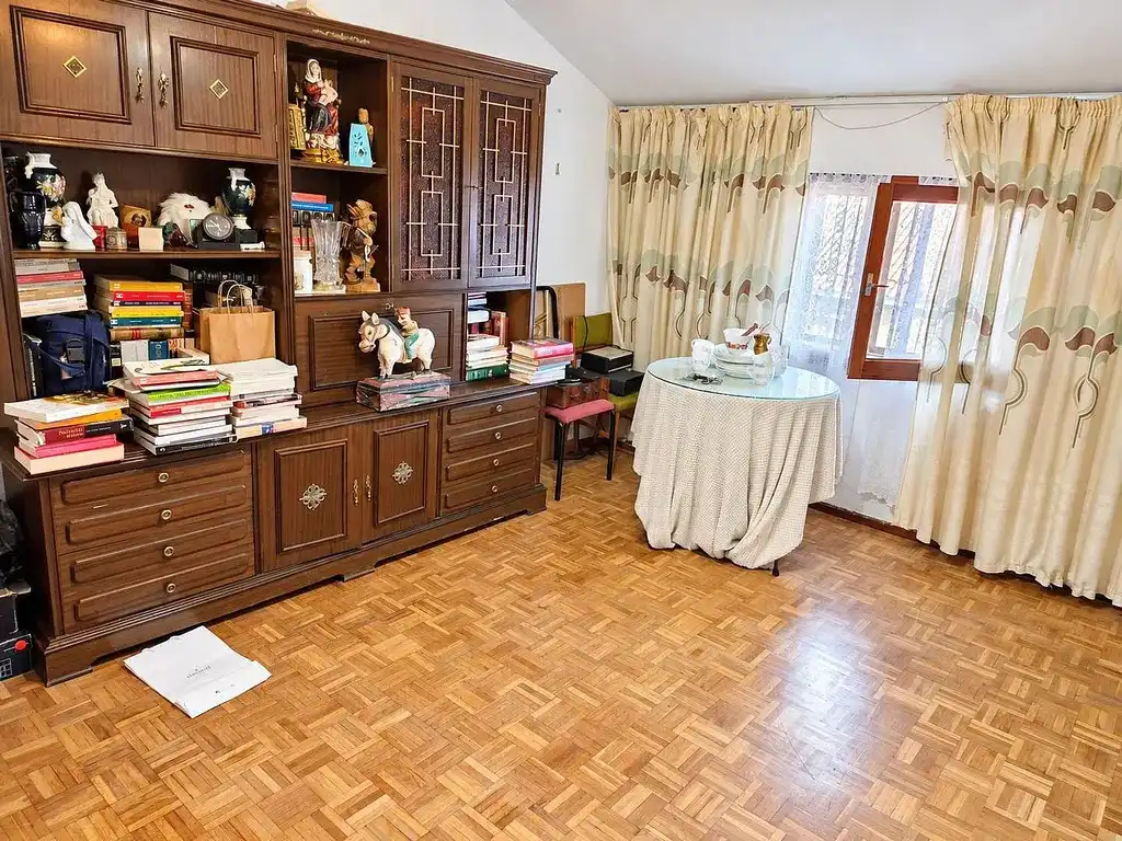 Sala de estar de Piso en venta en San Lorenzo de El Escorial con Calefacción