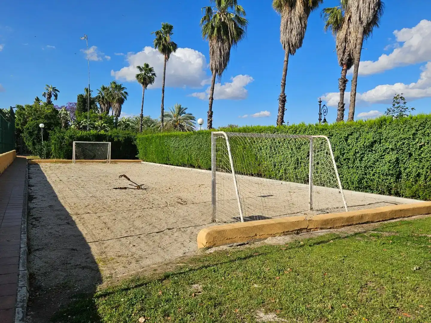 Aparcament de Pis en venda en San Juan de Aznalfarache amb Aire condicionat i Piscina