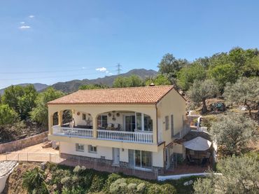 House with pool for sale in Calle Luna