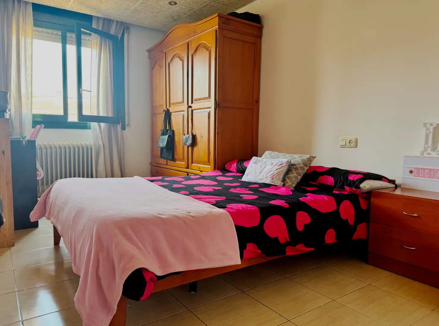 Schlafzimmer von Wohnung zum Verkauf in Girona mit Klimaanlage, Heizung und Balkon