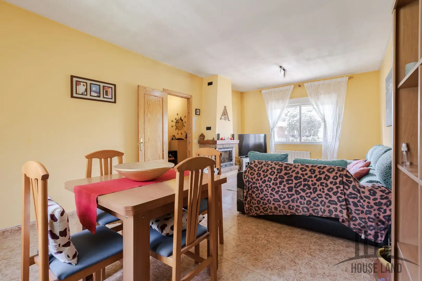 Sala de estar de Casa o chalet en venta en El Casar con Aire acondicionado, Calefacción y Jardín privado