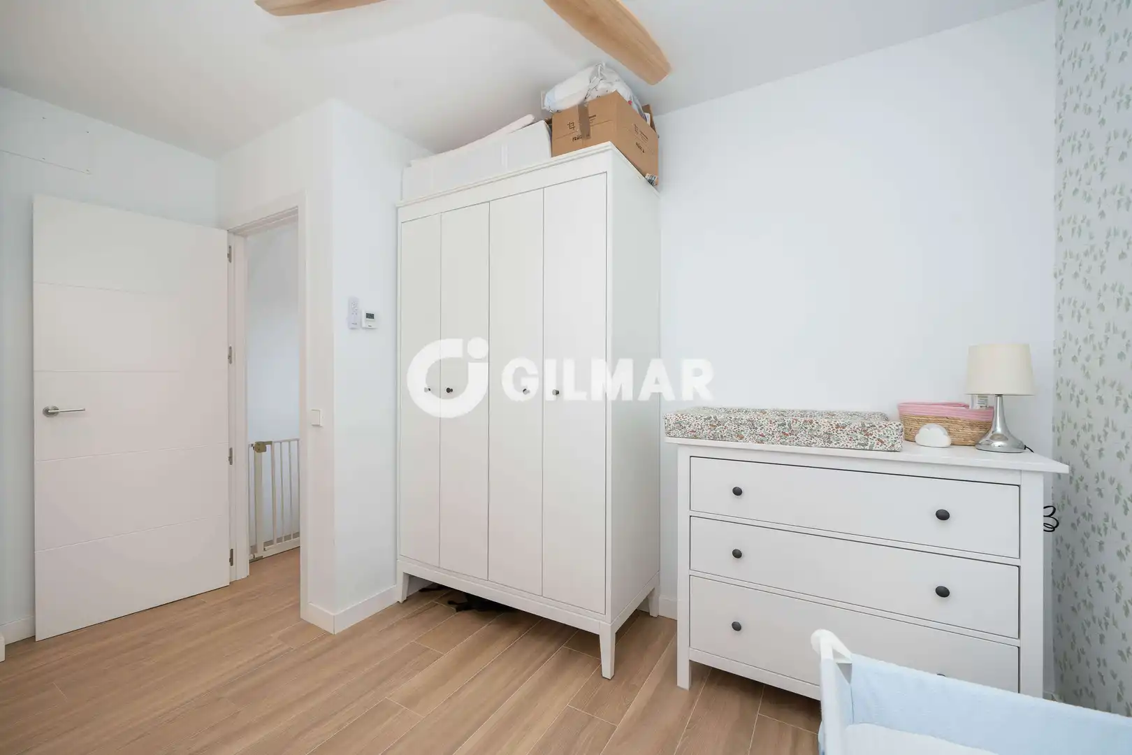 Habitación de Casa adosada en venta en Madrid con Calefacción, Jardín privado y Piscina