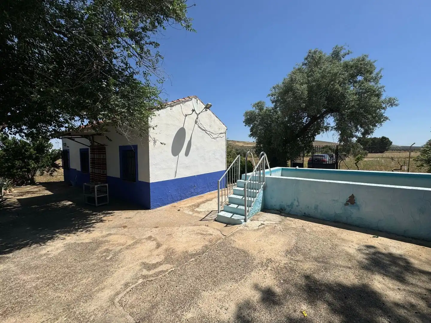 Vista exterior de Finca rústica en venta en Valdepeñas con Piscina