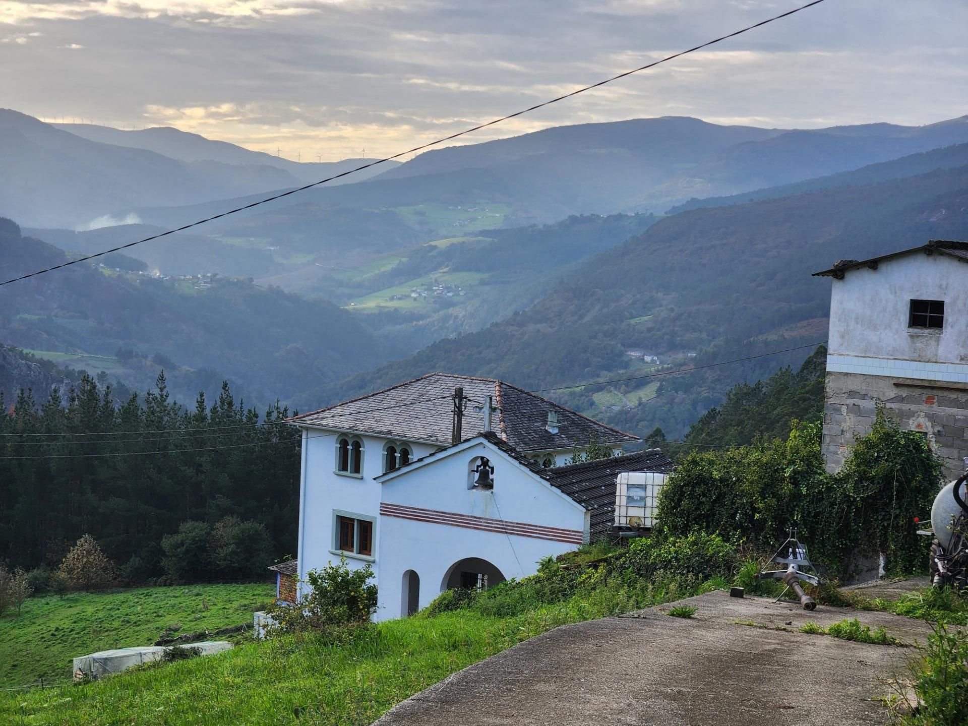 Vista exterior de Casa o xalet en venda en Villayón amb Jardí privat