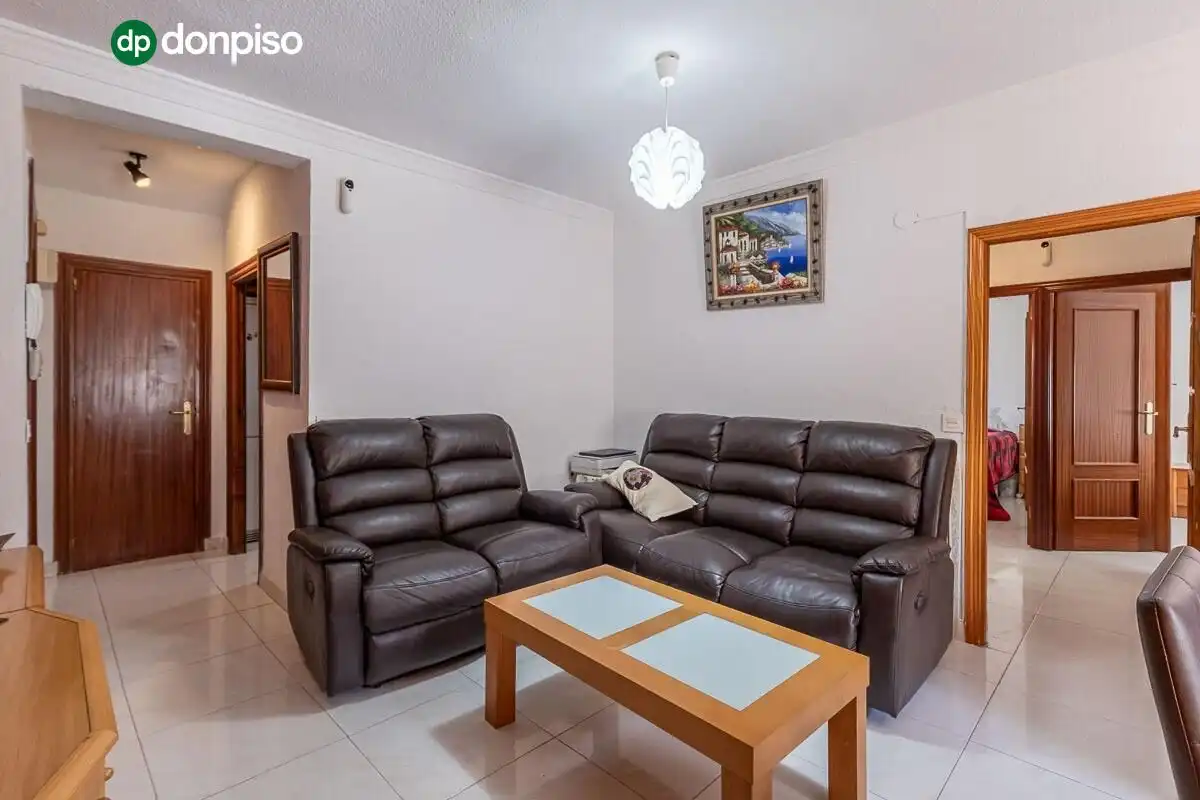 Sala de estar de Piso en venta en Granada con Alarma