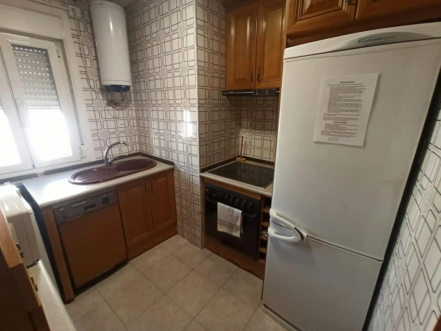 Kitchen of Flat for share in Madrid  with Heating, Furnished and Washing machine
