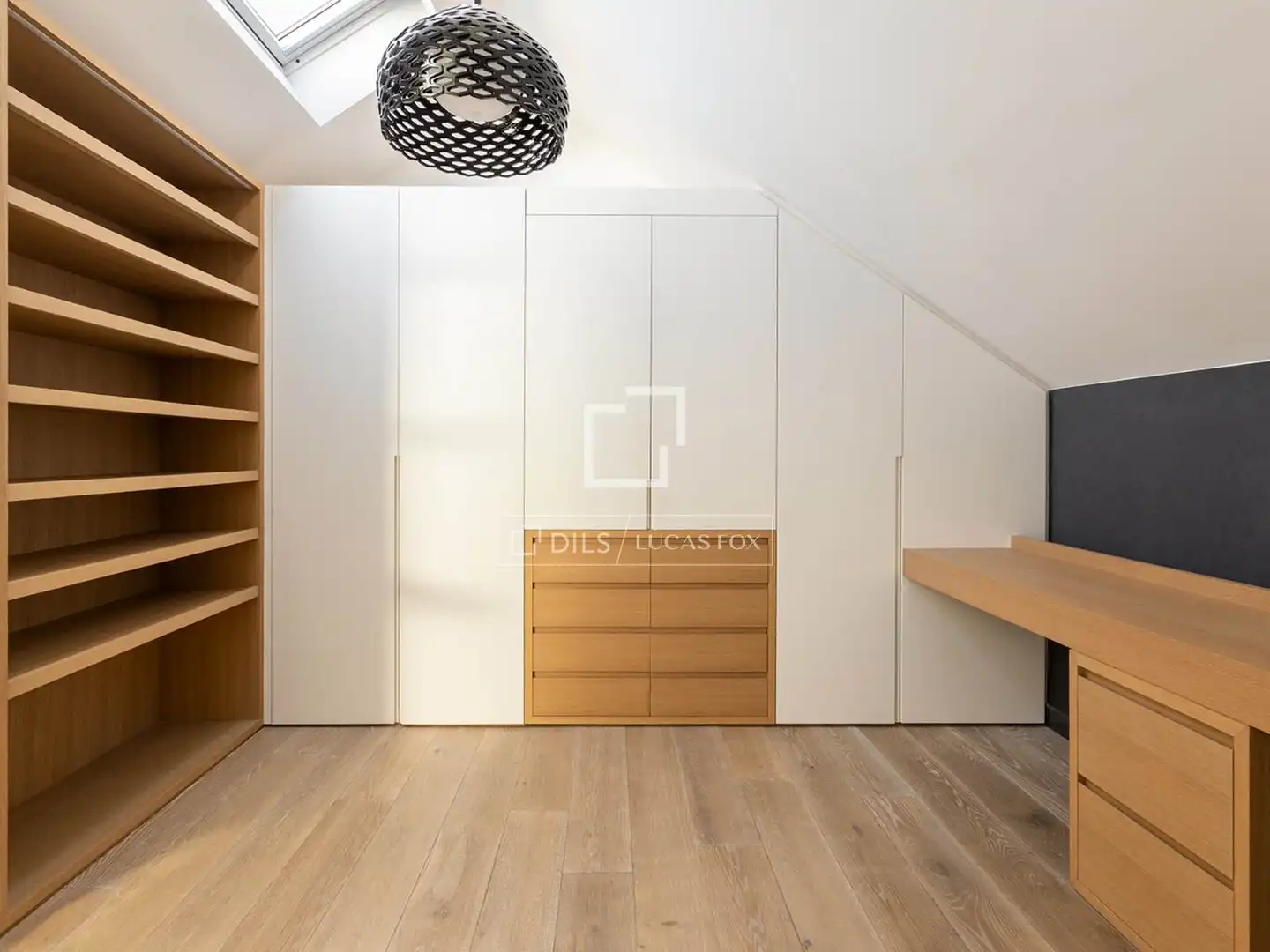 Schlafzimmer von Wohnung zum Verkauf in Barcelona mit Klimaanlage und Terrasse