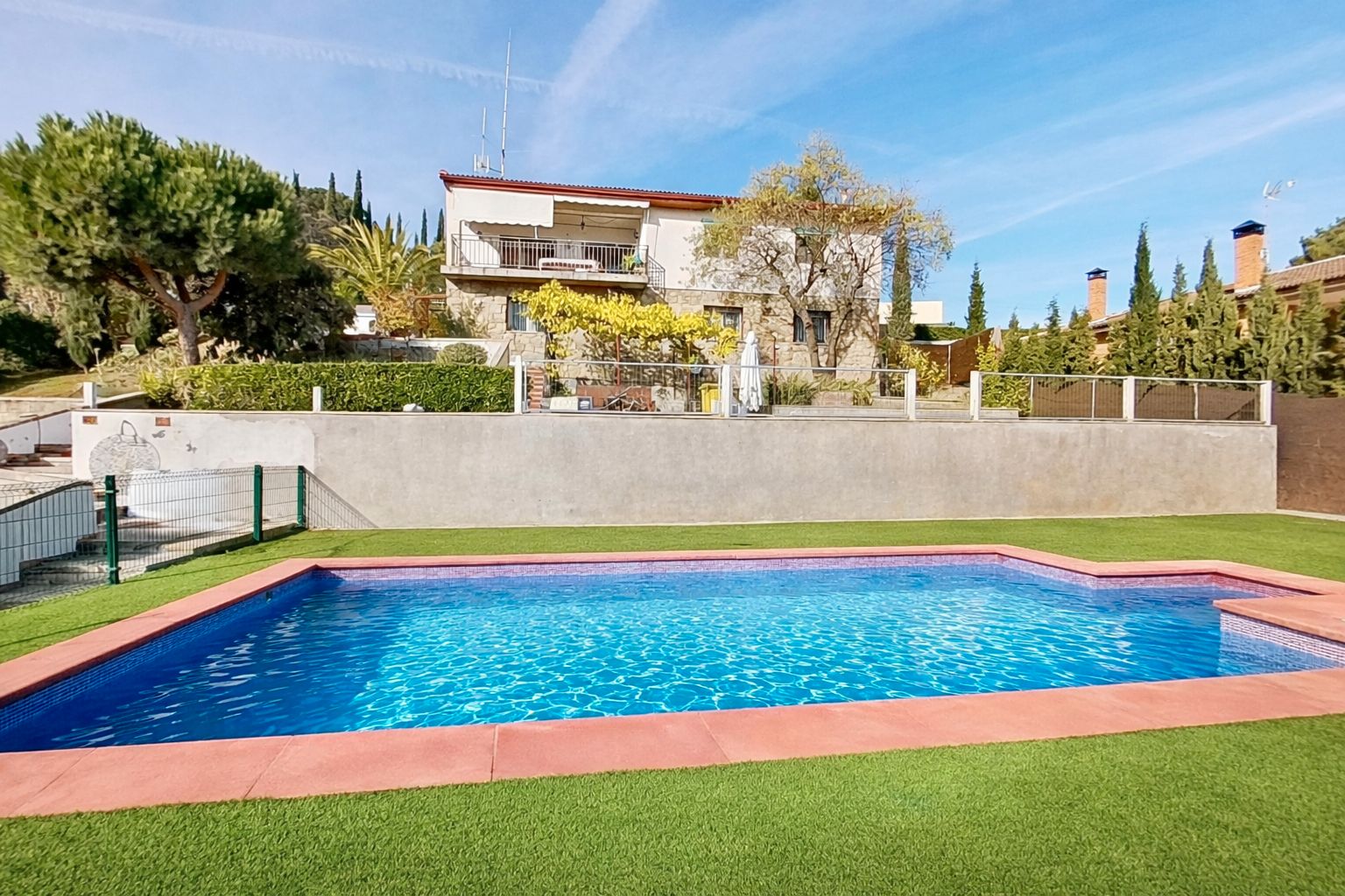 Swimming pool of House or chalet for sale in Valdemorillo  with Air Conditioner, Heating and Private garden