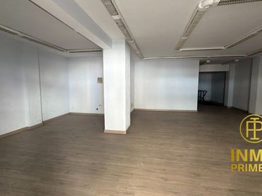 Local comercial de lloguer a Cuatro Caminos