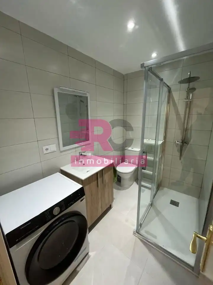 Bathroom of Flat for rent in Salamanca  with Heating, Storage room and Furnished