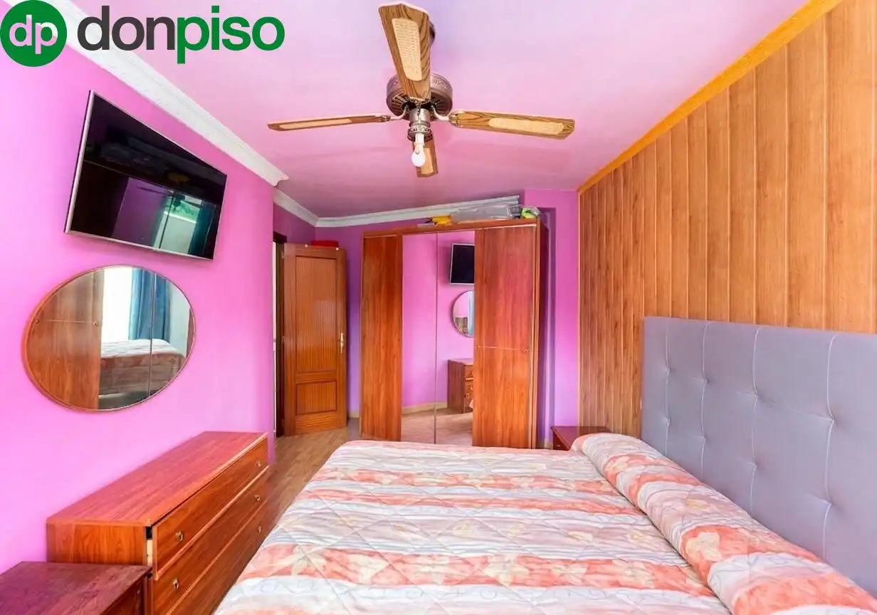 Habitación de Casa adosada en venta en Cenes de la Vega con Calefacción y Terraza
