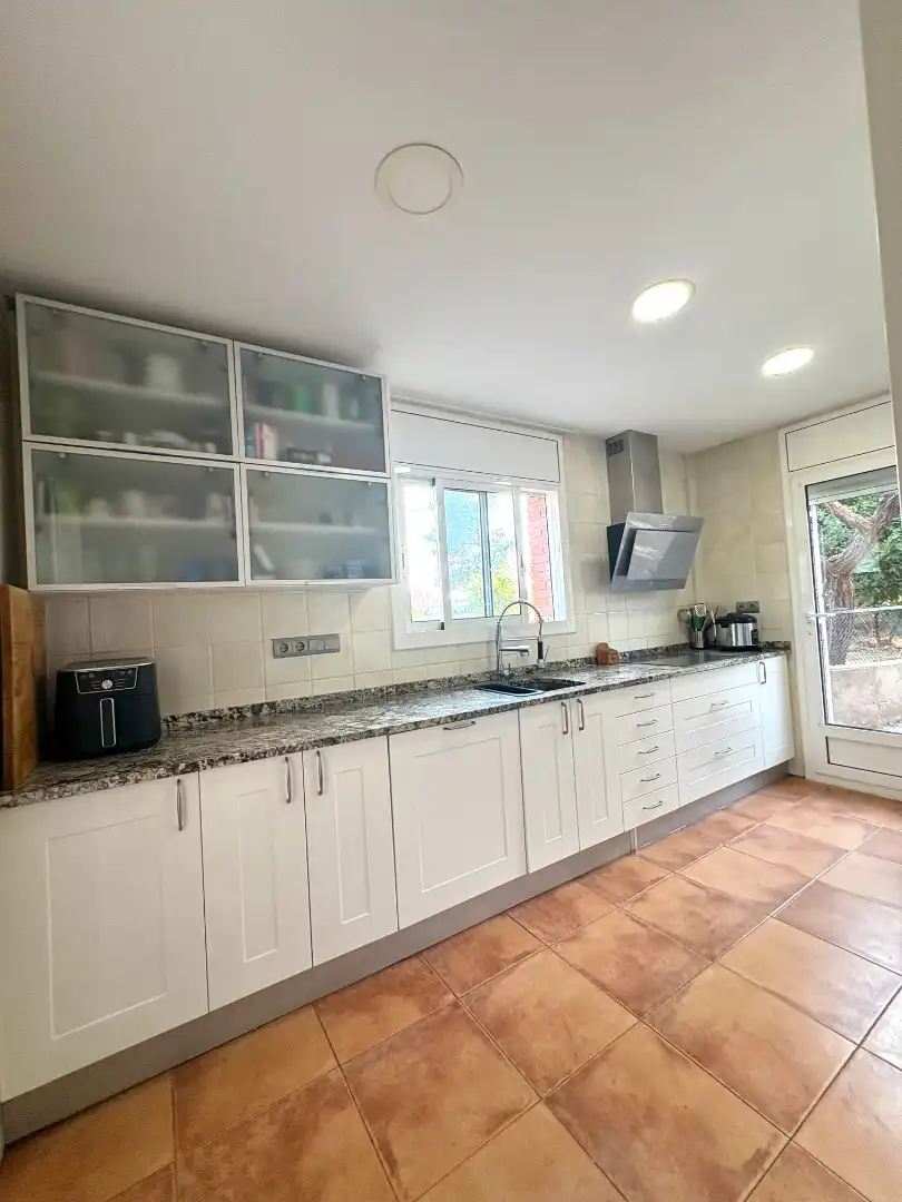 Cocina de Casa o chalet en venta en Rubí con Aire acondicionado, Calefacción y Jardín privado