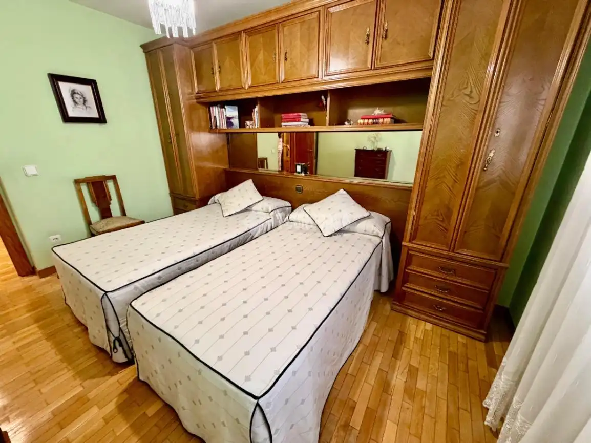 Bedroom of Flat for sale in León Capital   with Heating, Parquet flooring and Terrace