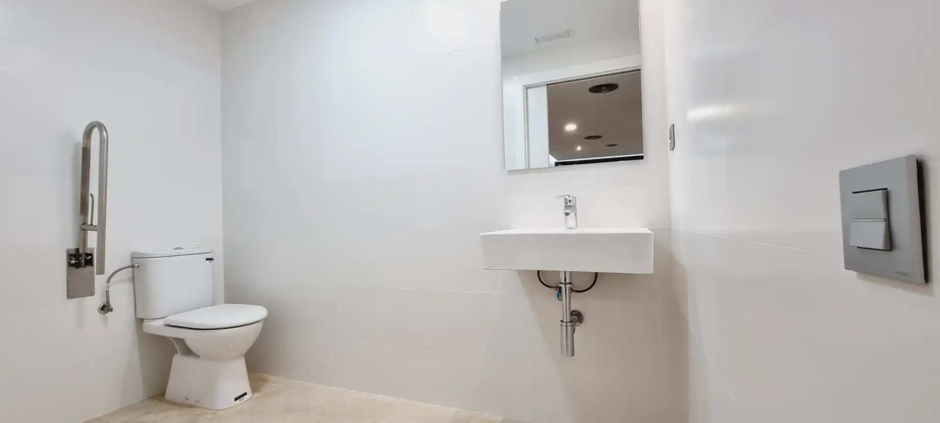 Badezimmer von Büro zum Verkauf in Barcelona
