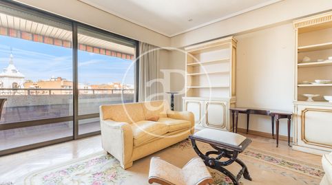 Foto 2 de Piso en venta en P.º del Gral. Martínez Campos, Almagro, Madrid Capital