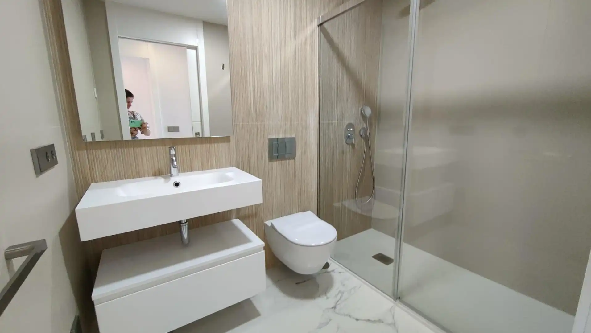 Baño de Ático en venta en Benidorm con Aire acondicionado, Jardín privado y Terraza