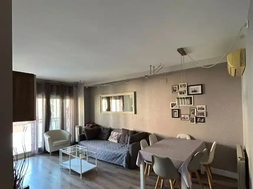 Sala d'estar de Pis en venda en Barberà del Vallès amb Aire condicionat, Piscina i Balcó