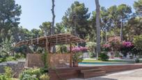 Jardí de Casa o xalet en venda en Castelldefels amb Aire condicionat, Terrassa i Piscina