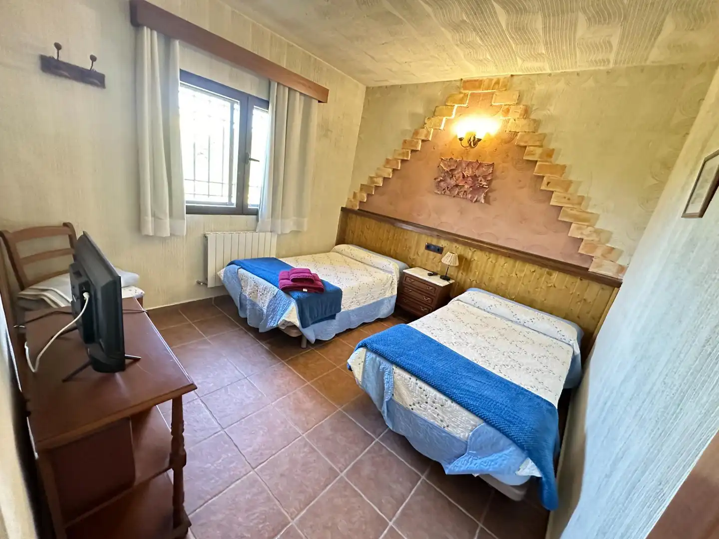 Bedroom of Houses for sale in Villar de Olalla  with Air Conditioner, Heating and Private garden