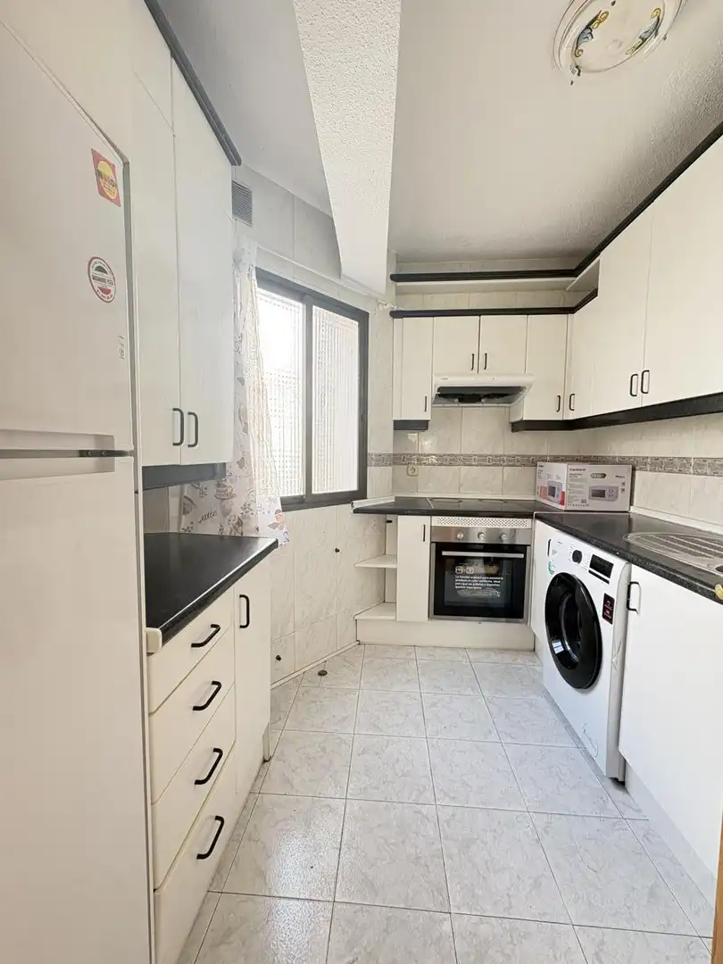 Küche von Wohnung zur Miete in Madrid mit Klimaanlage, Heizung und Parkett