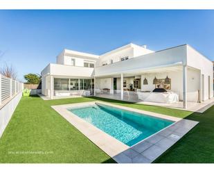 Vista exterior de Casa o xalet en venda en Maó amb Aire condicionat, Terrassa i Piscina