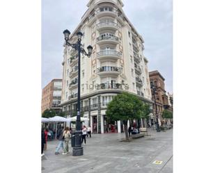 Vista exterior de Pis en venda en  Sevilla Capital amb Terrassa i Balcó