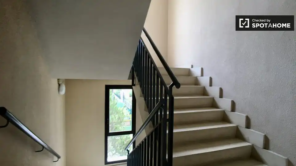 Room in Valdebernardo - Valderribas