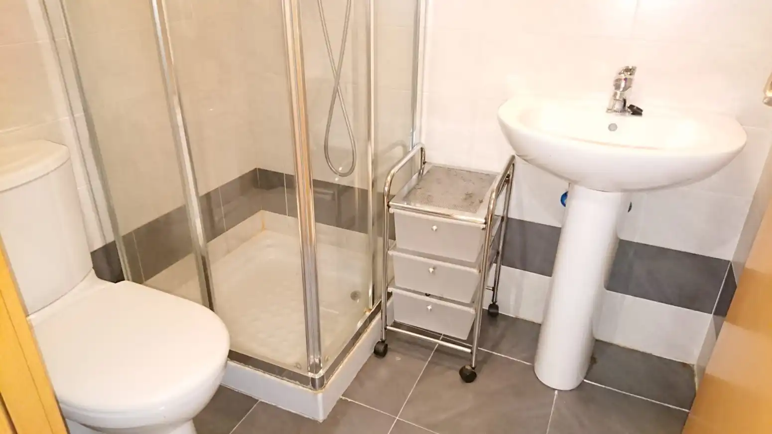 Bathroom of Flat for sale in Lardero  with Heating, Terrace and Swimming Pool