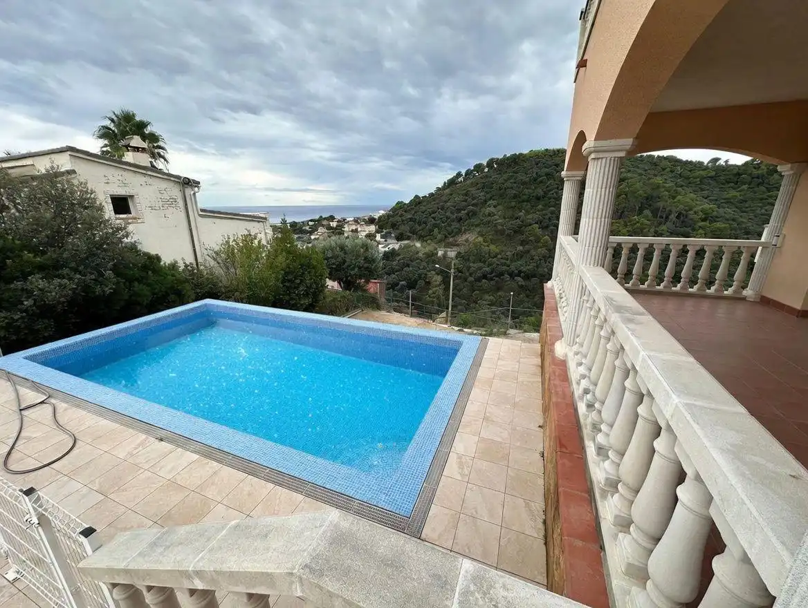 Casa amb terrassa en venda a Santa Susanna