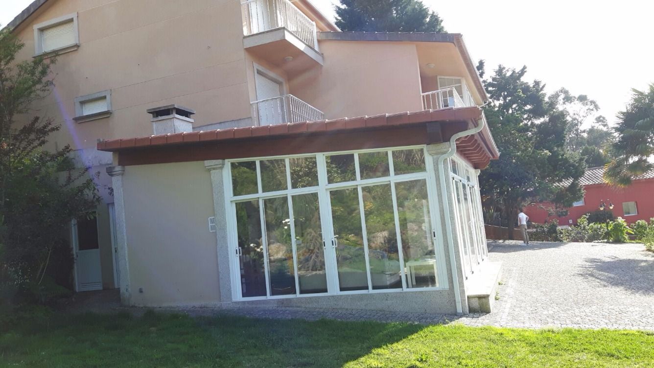 Vista exterior de Casa o xalet en venda en Vigo  amb Jardí privat, Parquet i Piscina