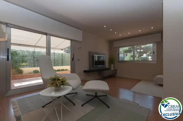 Sala d'estar de Casa o xalet en venda en Roses amb Calefacció i Traster