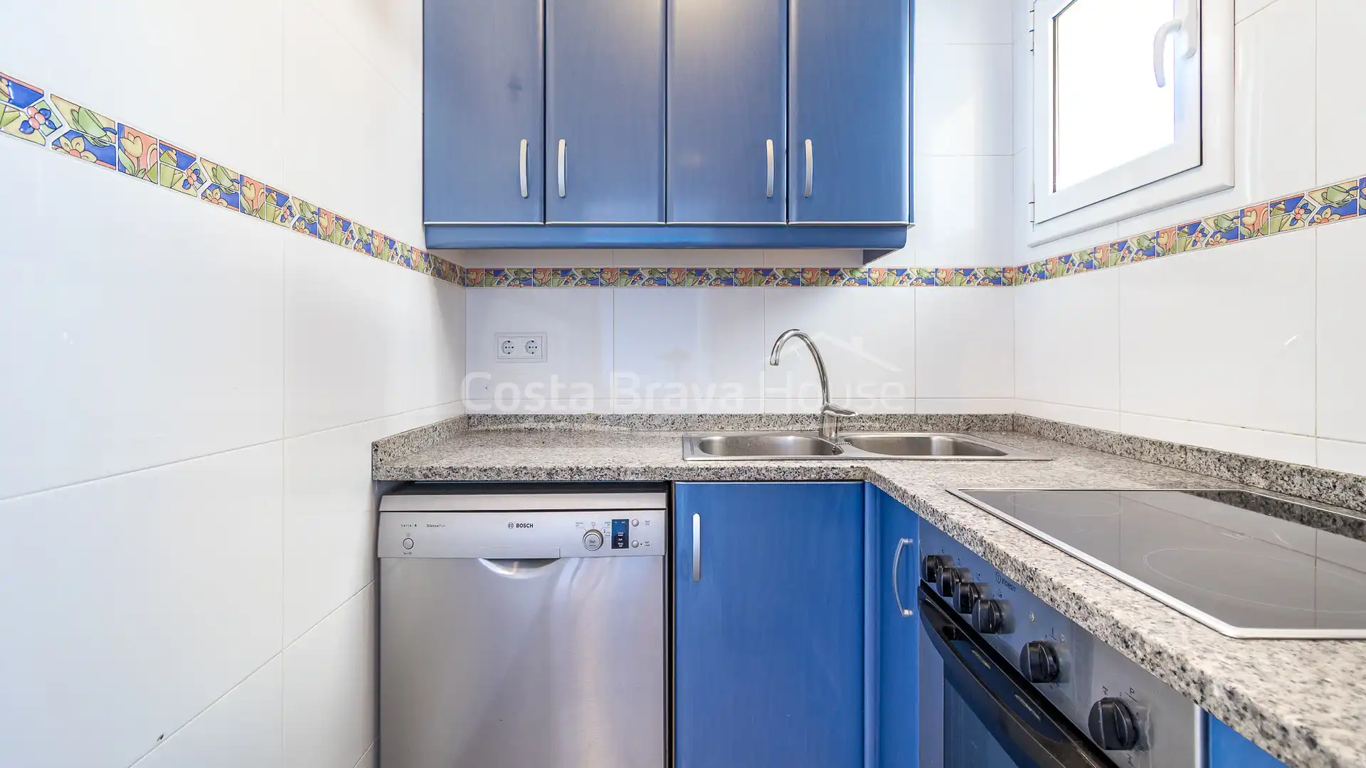 Cocina de Apartamento en venta en Palamós con Terraza, Trastero y Horno