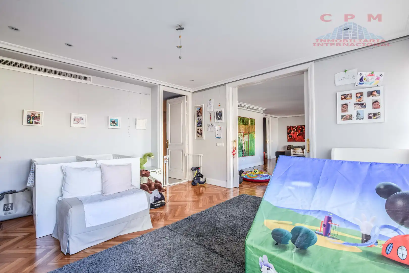 Living room of Flat for rent in Madrid  with Air Conditioner, Heating and Parquet flooring
