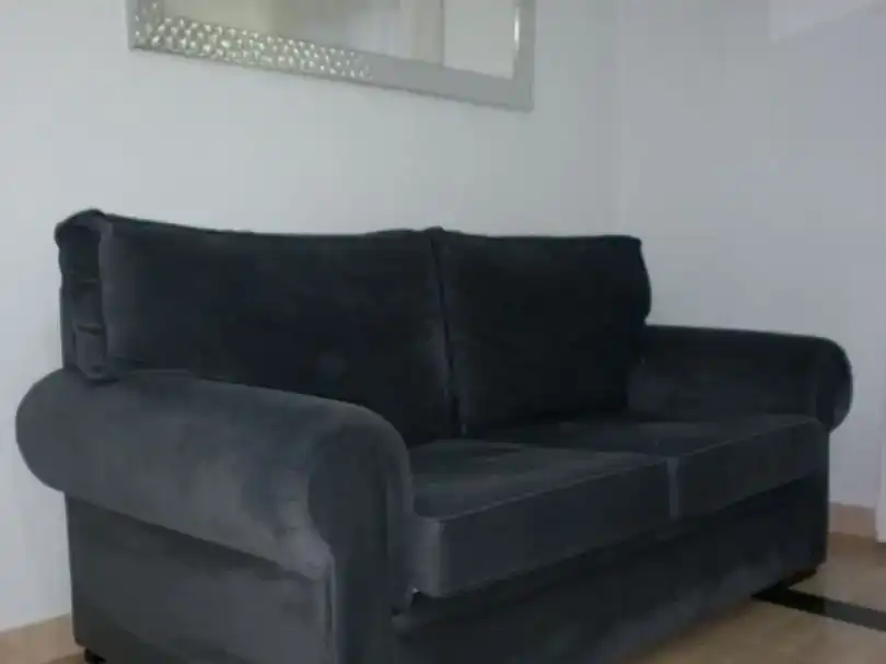 Dormitori de Apartament de lloguer en Dos Hermanas amb Aire condicionat, Moblat i Balcó