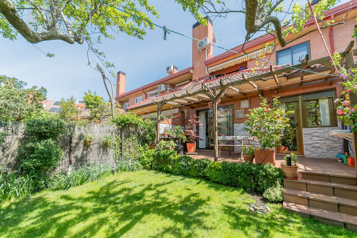 Garden of Single-family semi-detached for sale in Collado Villalba  with Air Conditioner, Heating and Private garden