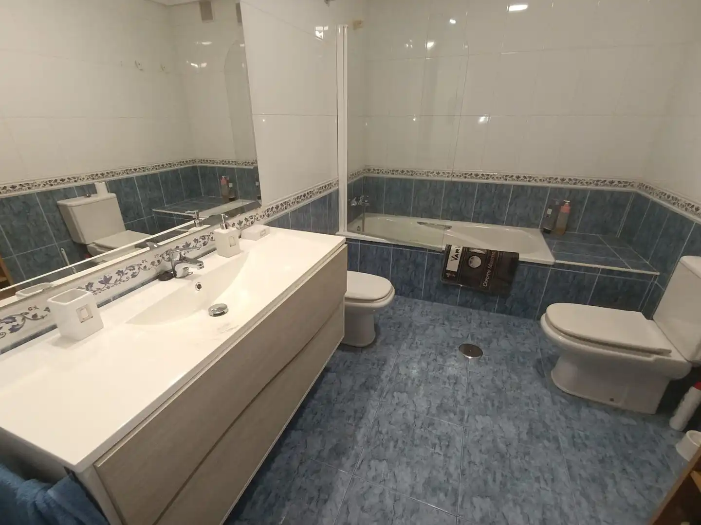 Bathroom of Flat for rent in Linares  with Air Conditioner, Heating and Storage room