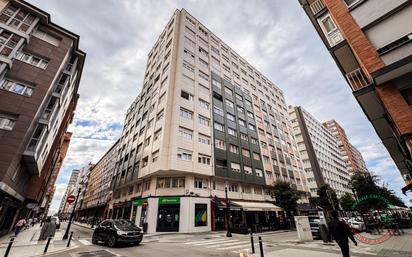 Vista exterior de Pis en venda en Gijón  amb Calefacció