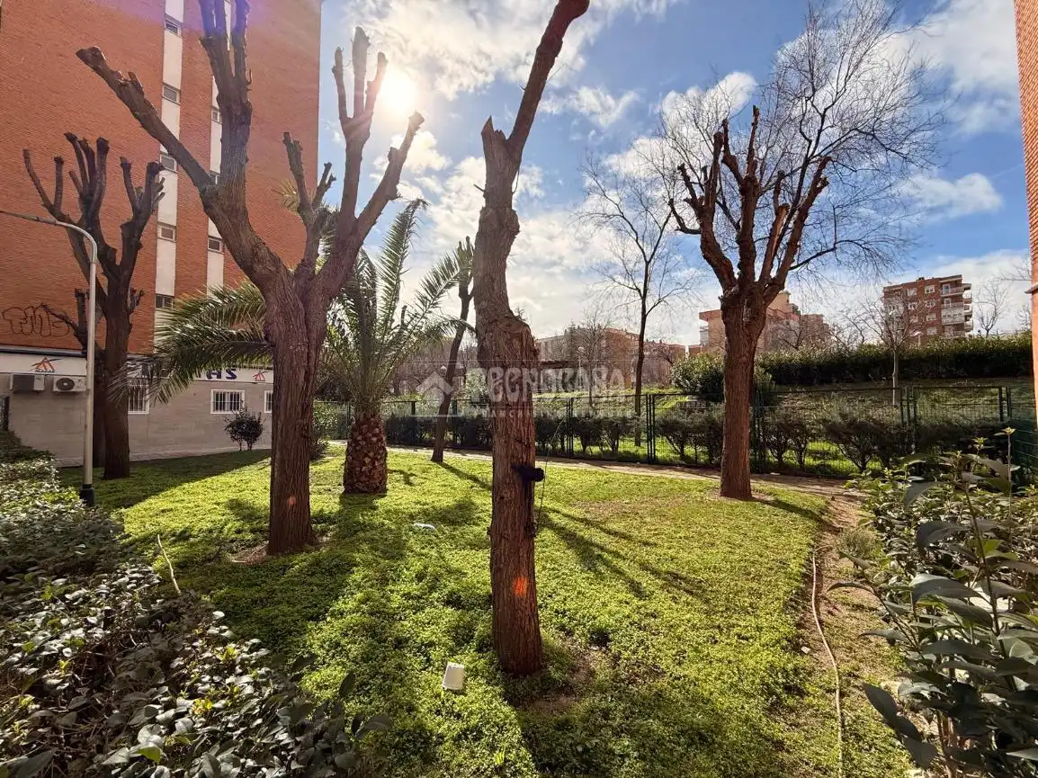 Jardín de Piso en venta en Madrid con Calefacción