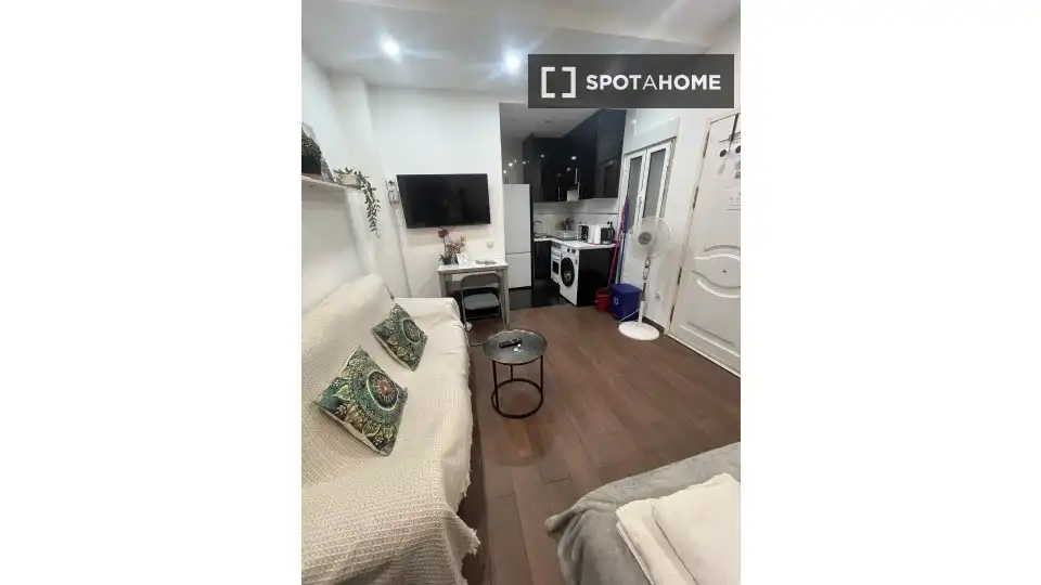 Bedroom of Flat for rent in Madrid  with Air Conditioner, Heating and Furnished