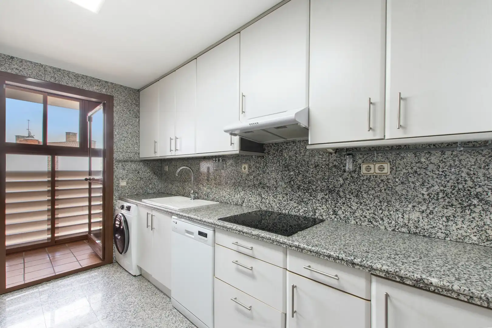 Cuina de Àtic en venda en Pozuelo de Alarcón amb Aire condicionat, Calefacció i Jardí privat
