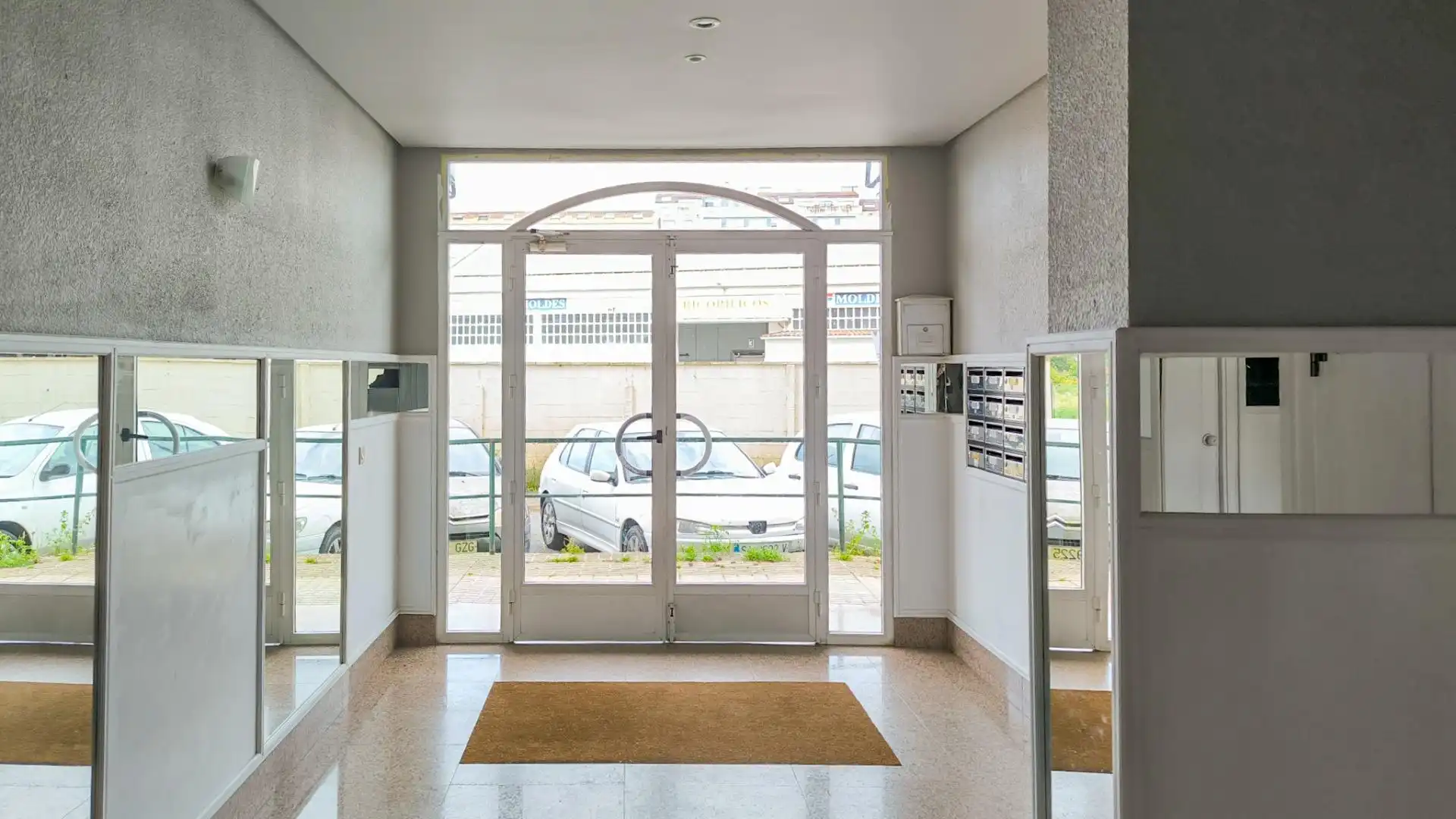 Piso en venta en Pontevedra Capital  con Parquet, Trastero y Balcón