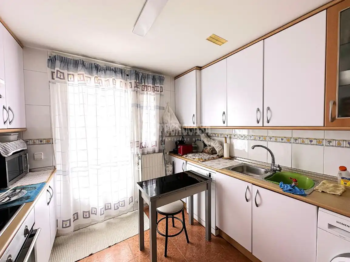 Küche von Wohnung zum Verkauf in Cuenca mit Privatgarten, Terrasse und Balkon