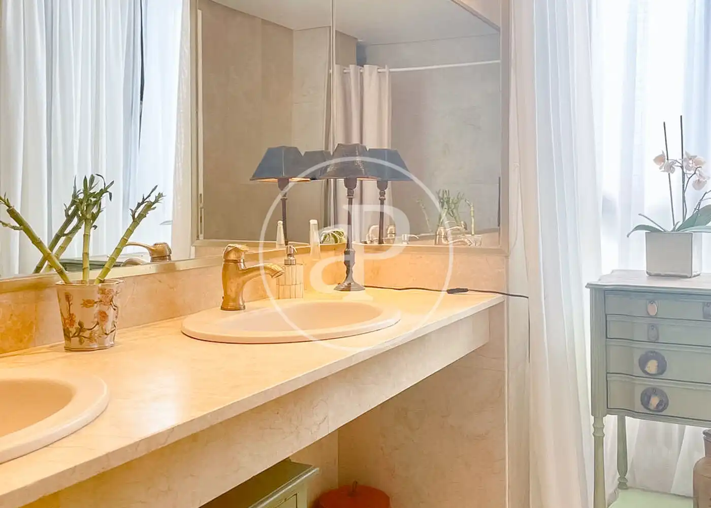Baño de Ático de alquiler en Madrid con Aire acondicionado, Calefacción y Jardín privado