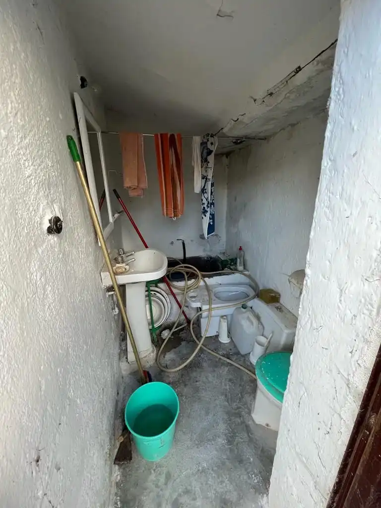 Badezimmer von Einfamilien-Reihenhaus zum Verkauf in Solosancho mit Abstellraum