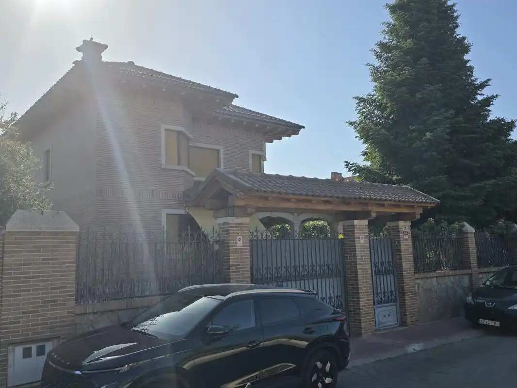 Vista exterior de Casa o chalet en venta en Alcalá de Henares con Aire acondicionado, Calefacción y Jardín privado